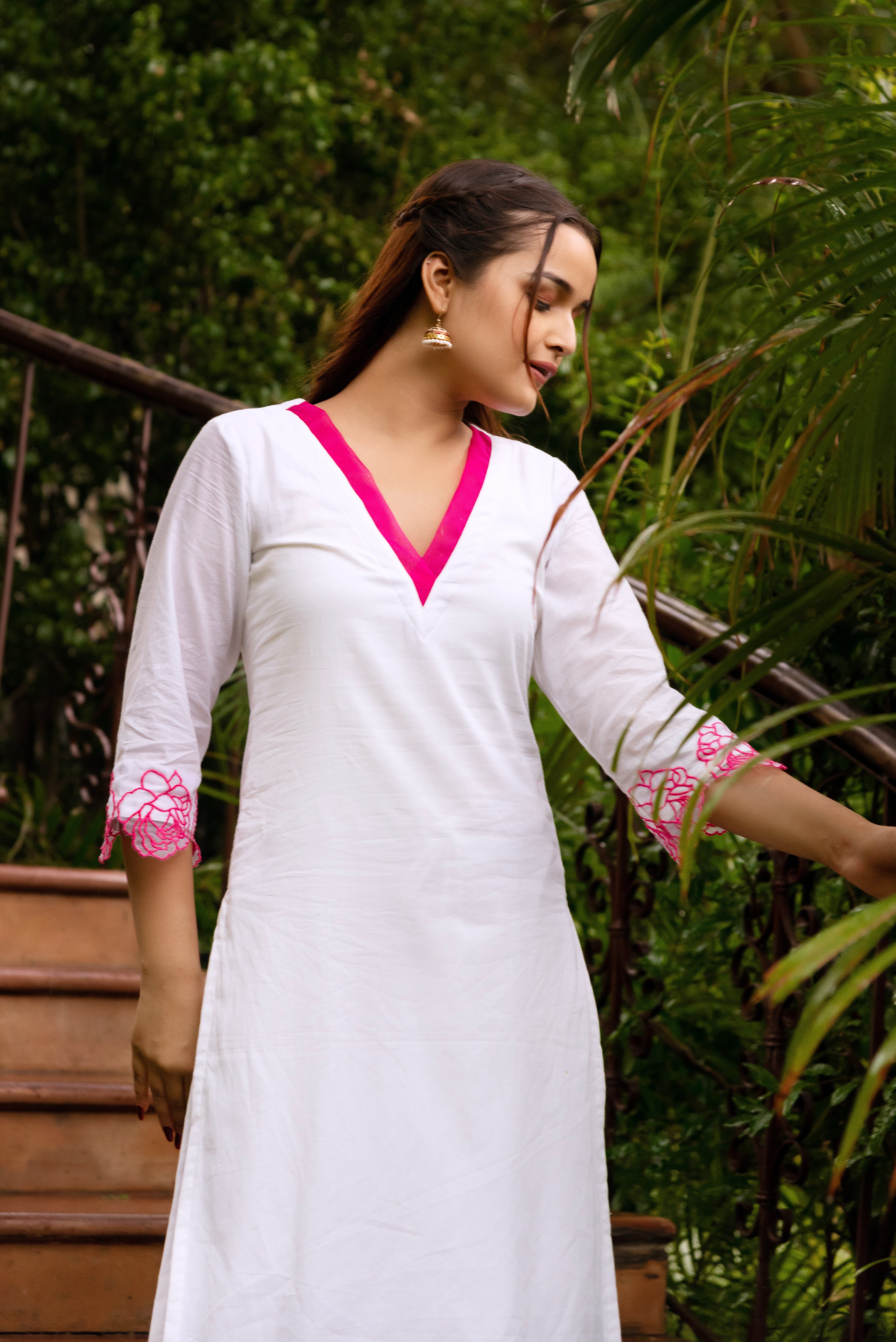 GAURANGI RUZMA WHITE EMBORIDEY COTTON SUIT SET