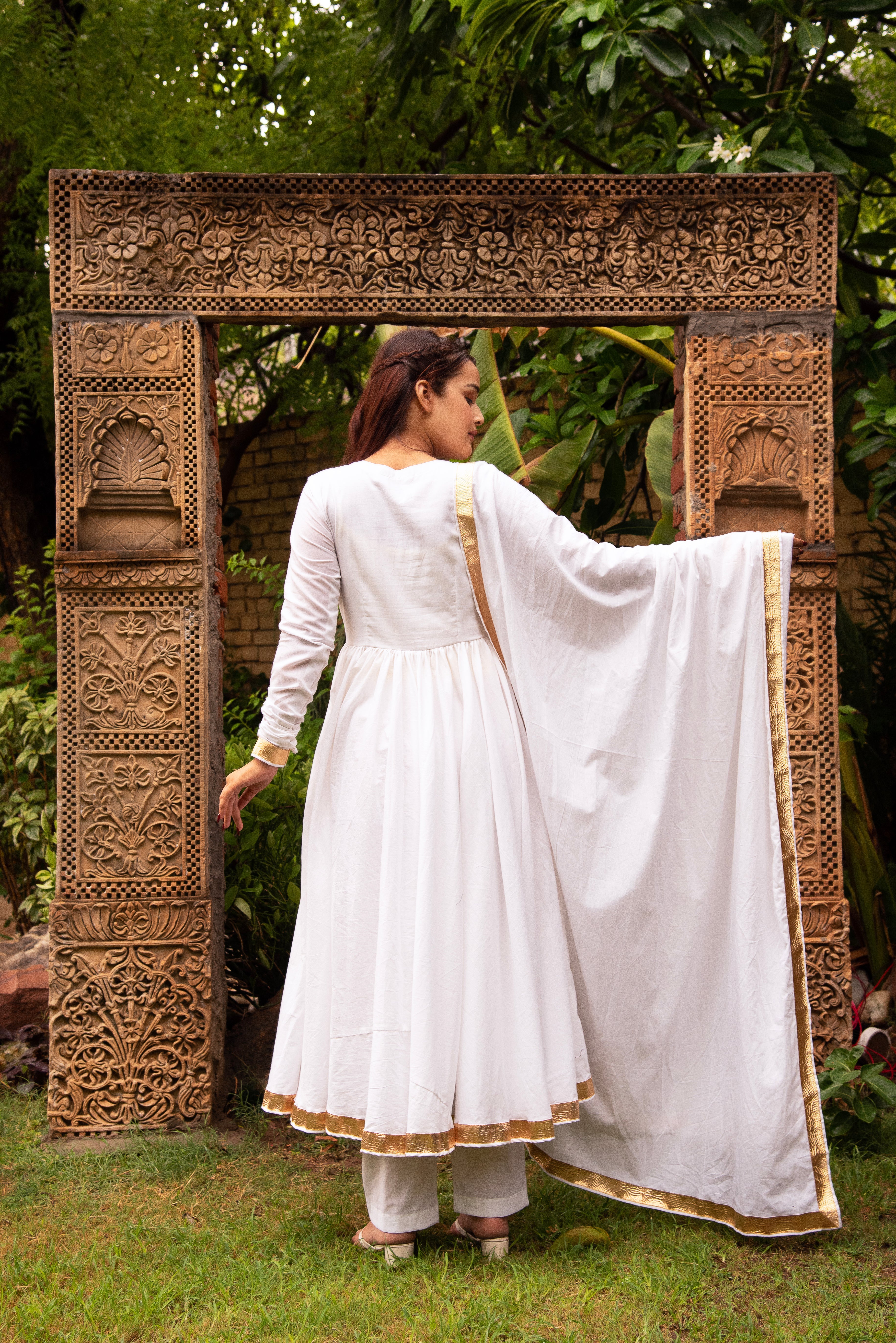 GAURANGI MAHIRA WHITE COTTON ANARKALI SET